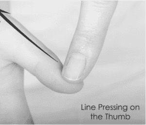 line pressing pulgar - Tuina infantil © Robin Ray Green.